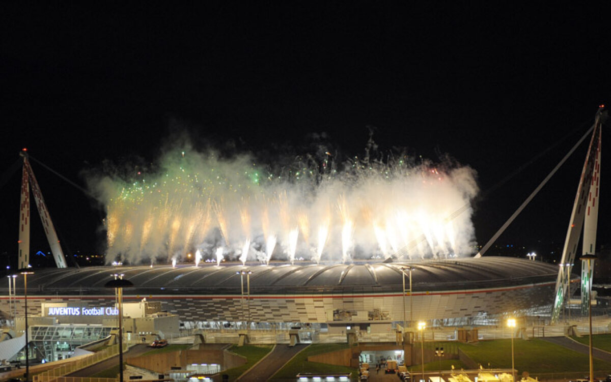 VIDEO & FOTO » Imagini spectaculoase de la inaugurarea noului stadion al lui Juventus Torino. Ei n-au cîrtiţe ca noi ;)