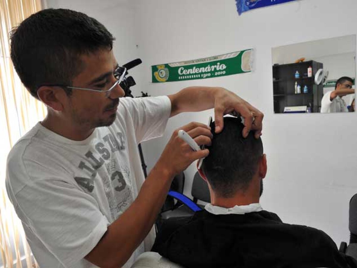 VIDEO & FOTO "Pitbull" îşi merită porecla! Ex-rapidistul şochează Portugalia cu noul său look!