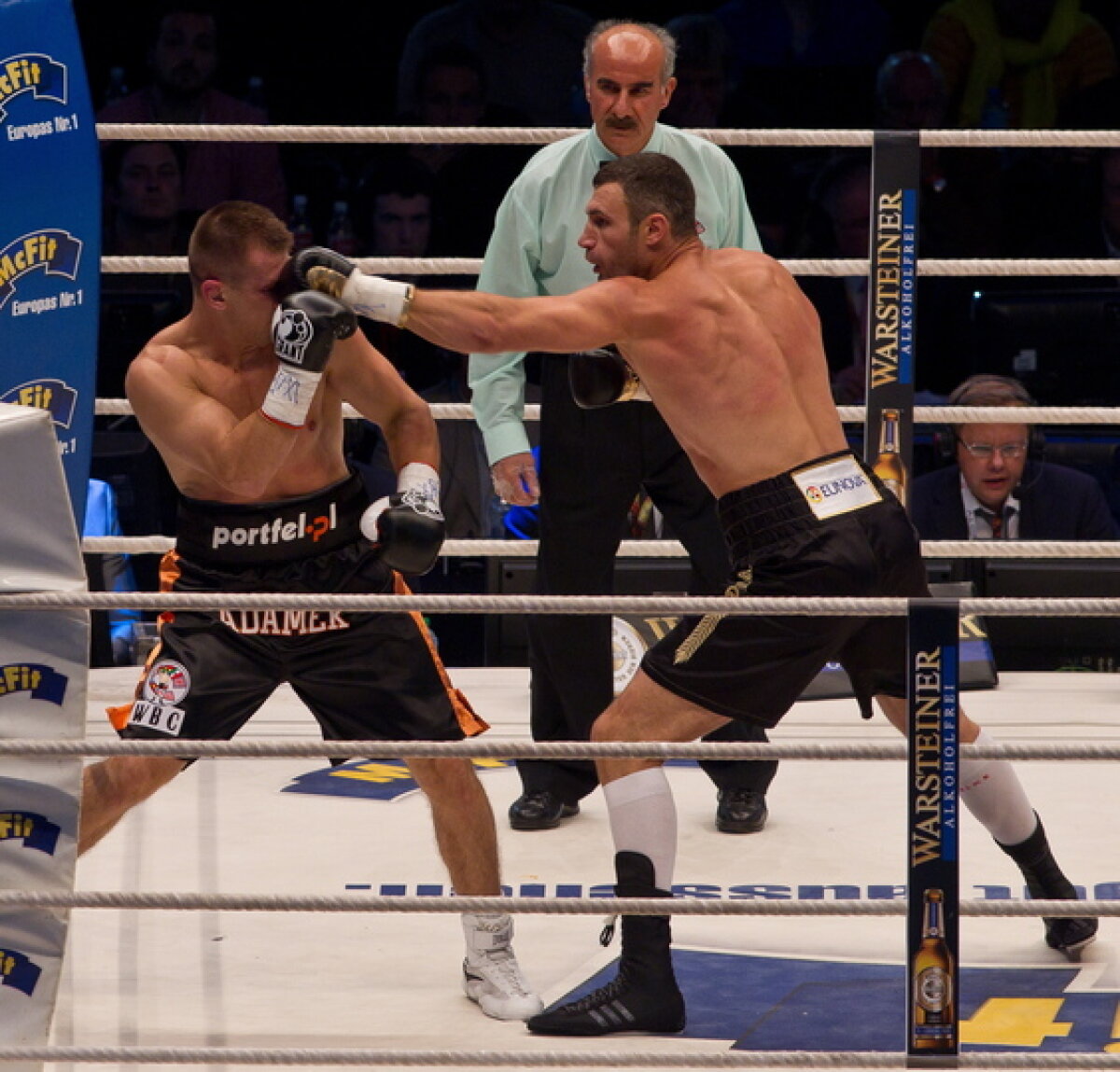 Dominaţia continuă » Vitali Klitschko l-a învins prin KO pe Tomasz Adamek şi şi-a păstrat titlul mondial