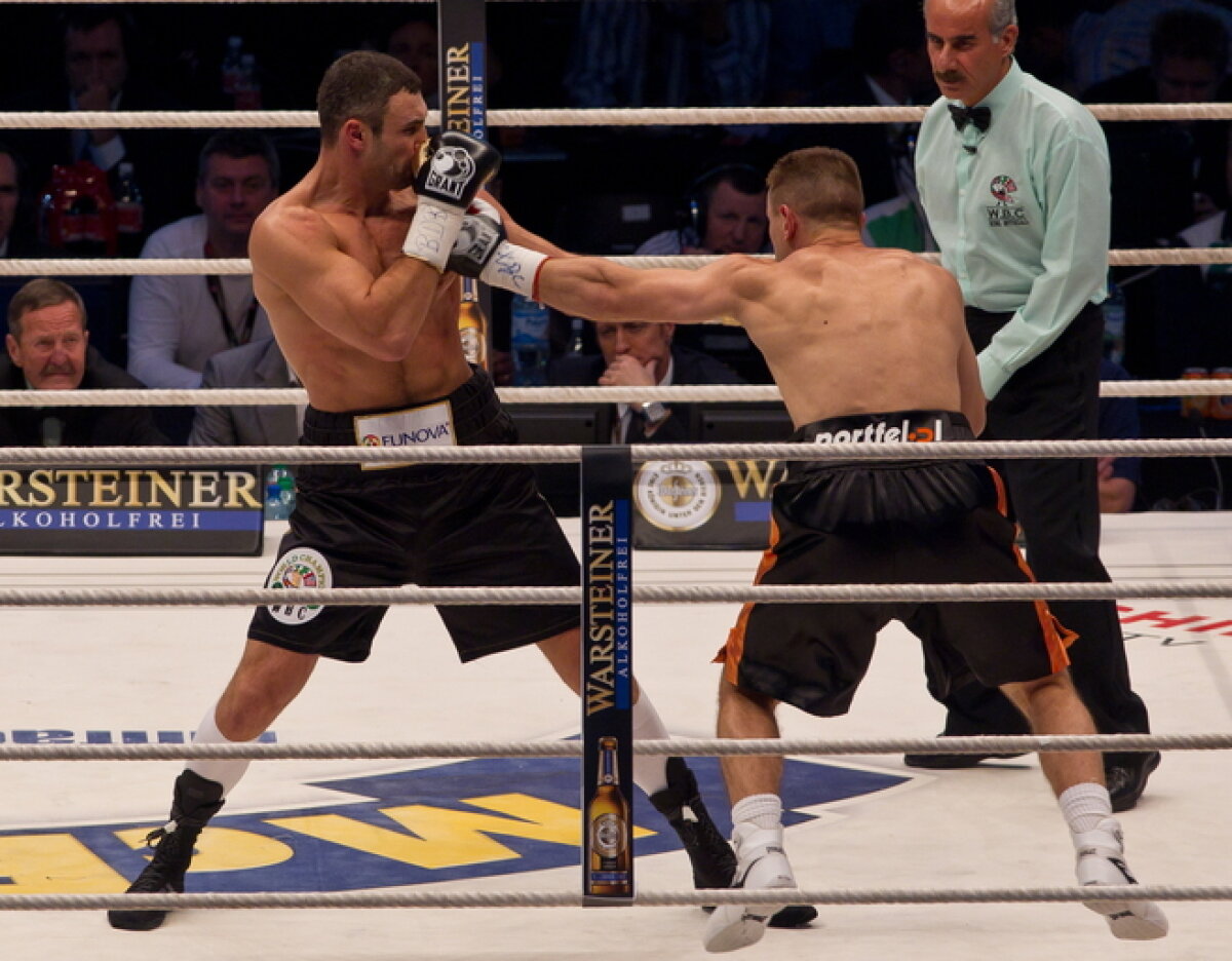 Dominaţia continuă » Vitali Klitschko l-a învins prin KO pe Tomasz Adamek şi şi-a păstrat titlul mondial