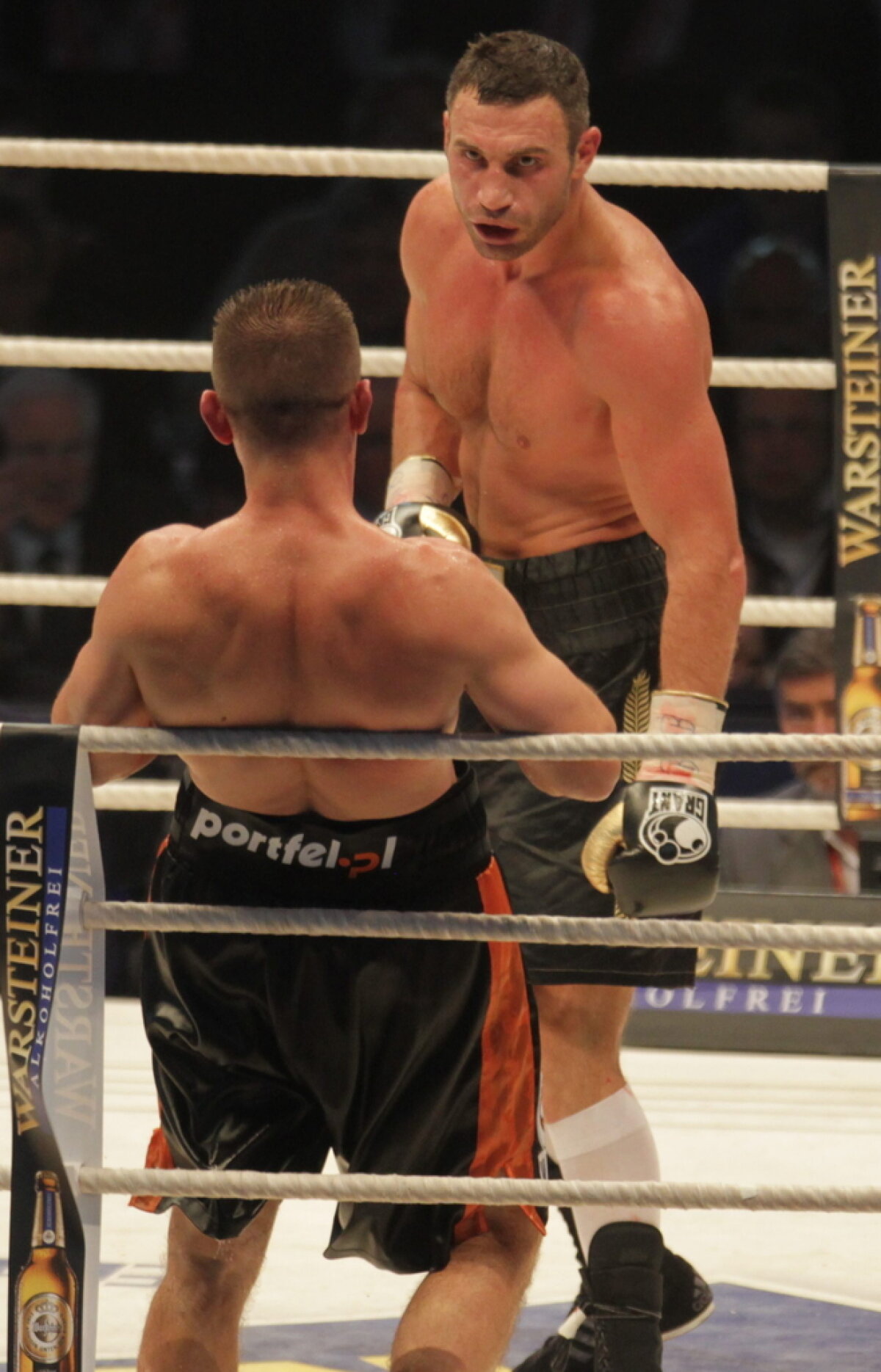 Dominaţia continuă » Vitali Klitschko l-a învins prin KO pe Tomasz Adamek şi şi-a păstrat titlul mondial