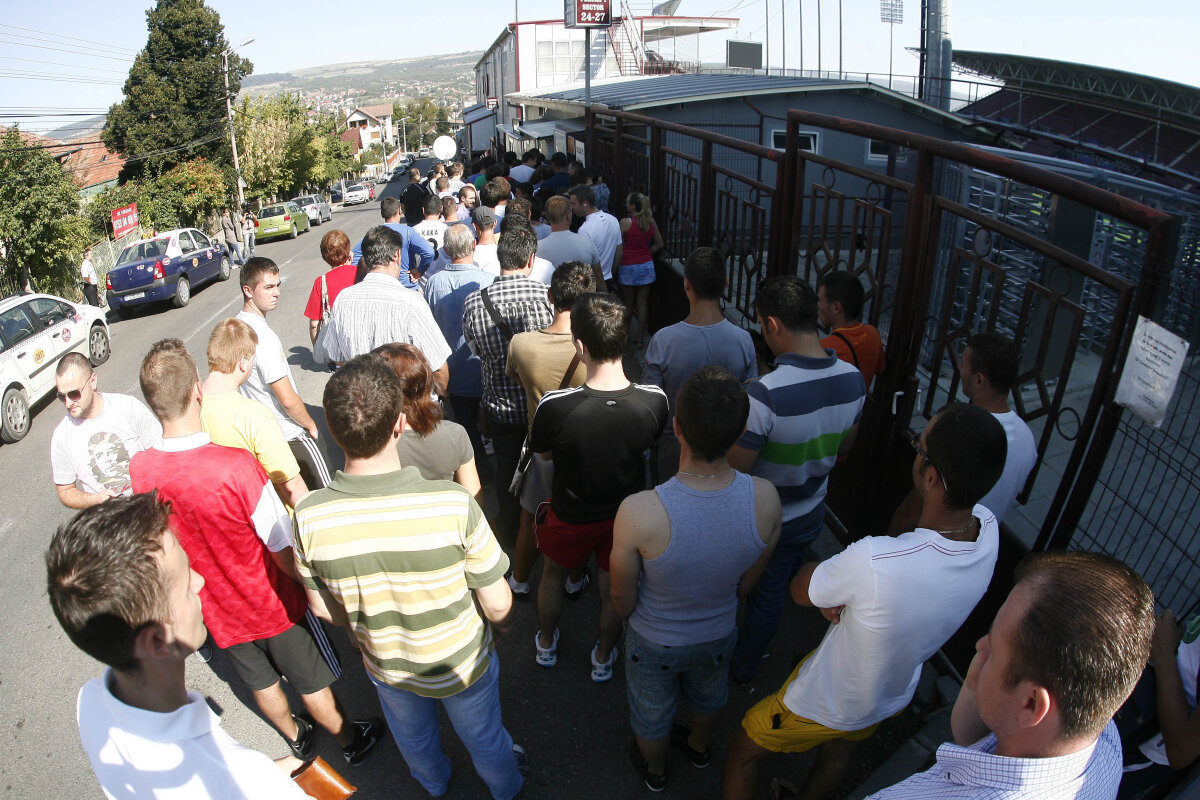 Din nou nebunie la Cluj! Bătaie pe biletele la Steaua - Schalke