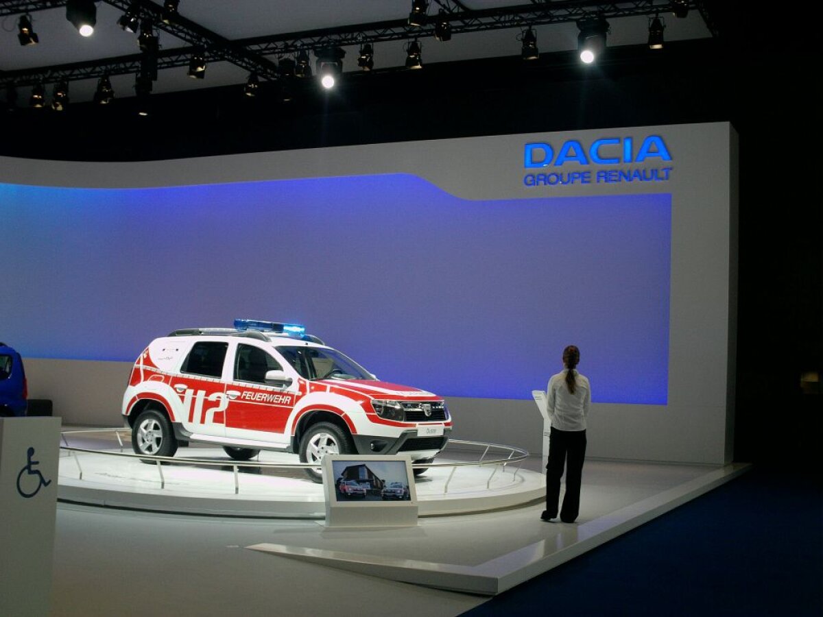 FOTO Dacia, la Salonul de la Frankfurt are un Duster de curse şi unul pregătit pentru pompieri. În 2012 vine cu două modele NOI