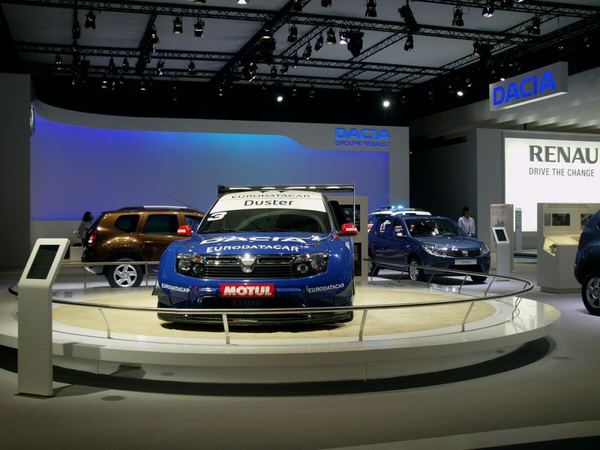 FOTO Dacia, la Salonul de la Frankfurt are un Duster de curse şi unul pregătit pentru pompieri. În 2012 vine cu două modele NOI