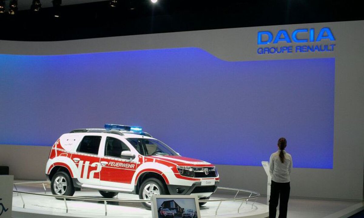 FOTO Dacia, la Salonul de la Frankfurt are un Duster de curse şi unul pregătit pentru pompieri. În 2012 vine cu două modele NOI