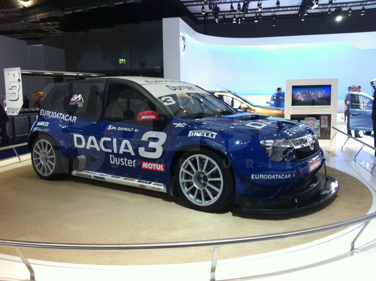 FOTO Dacia, la Salonul de la Frankfurt are un Duster de curse şi unul pregătit pentru pompieri. În 2012 vine cu două modele NOI