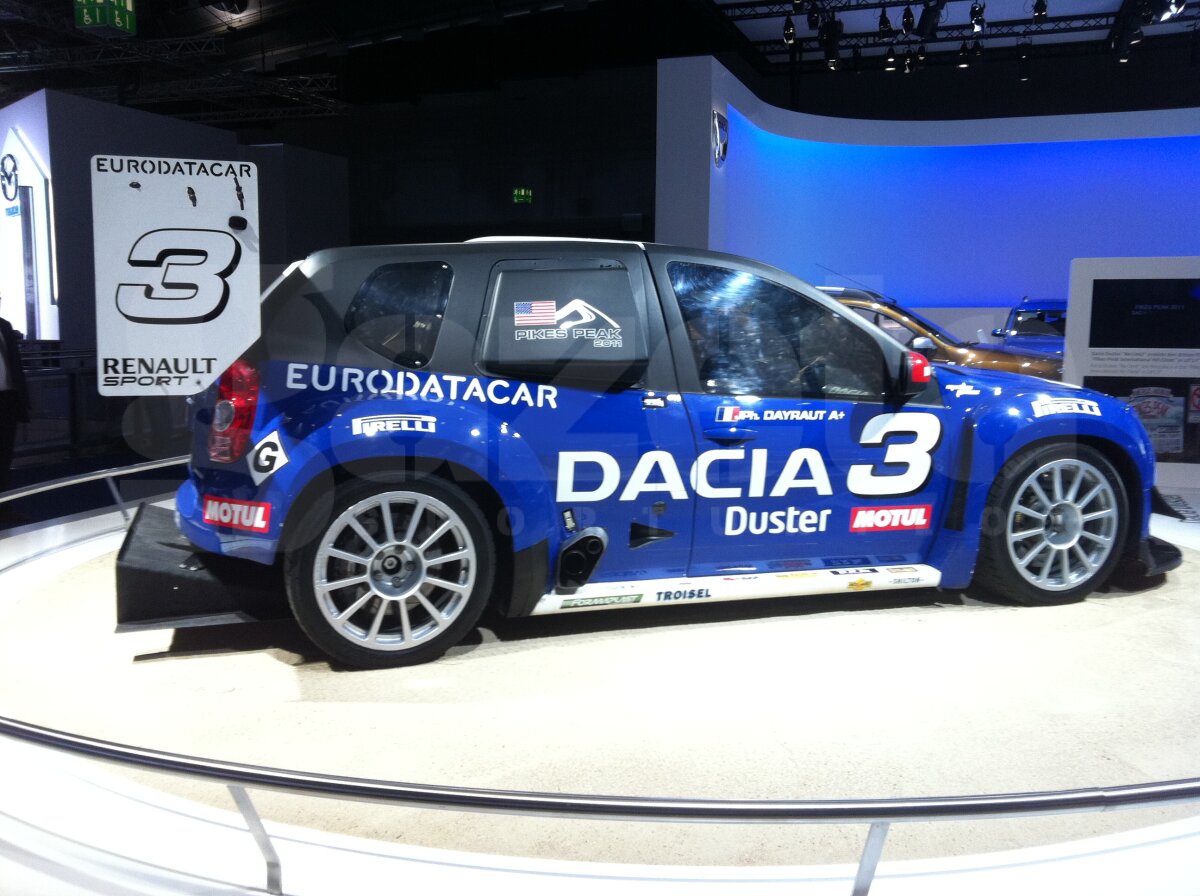 FOTO Dacia, la Salonul de la Frankfurt are un Duster de curse şi unul pregătit pentru pompieri. În 2012 vine cu două modele NOI