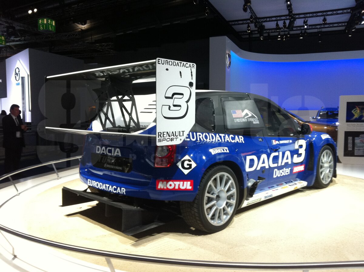 FOTO Dacia, la Salonul de la Frankfurt are un Duster de curse şi unul pregătit pentru pompieri. În 2012 vine cu două modele NOI