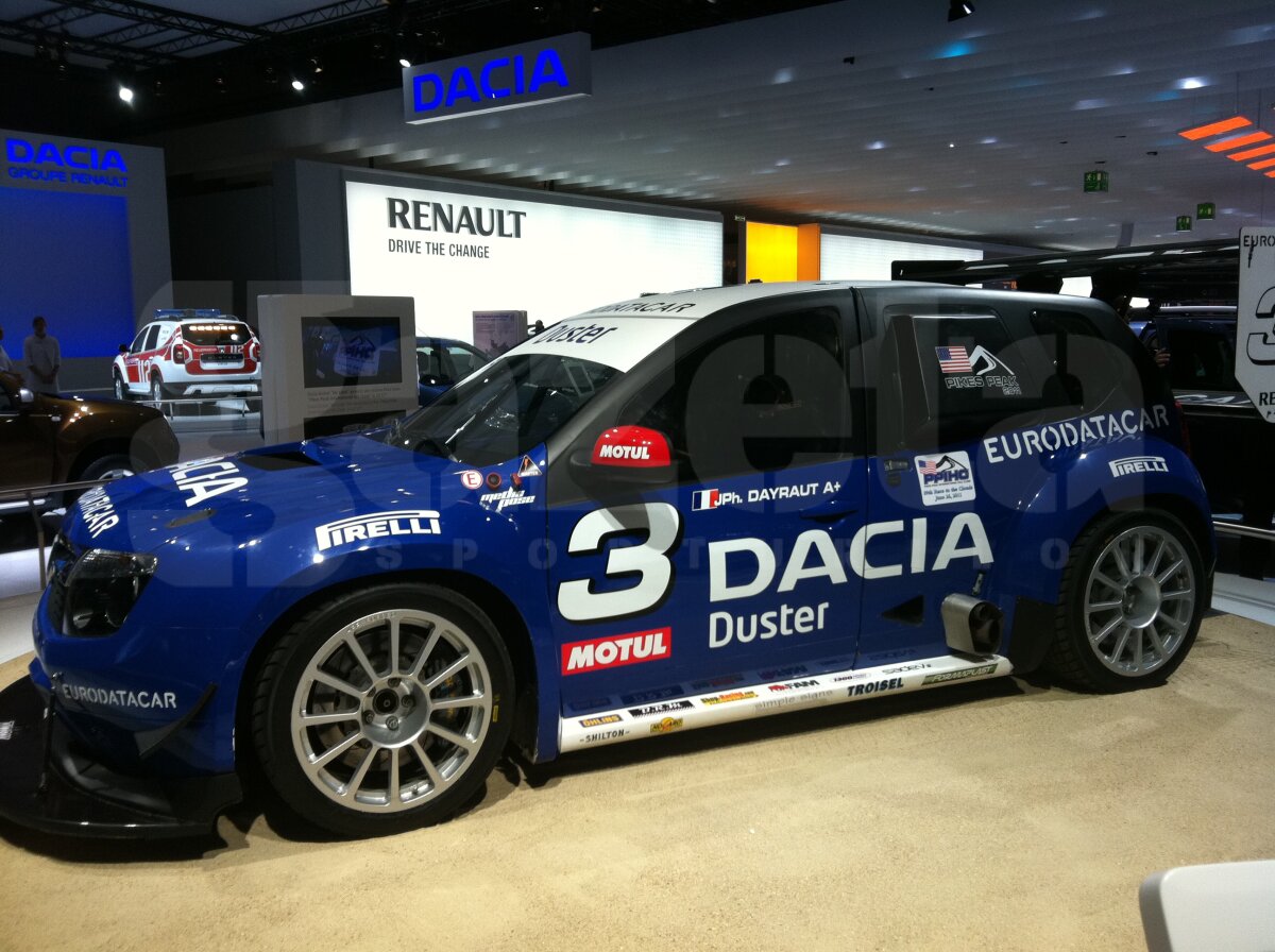 FOTO Dacia, la Salonul de la Frankfurt are un Duster de curse şi unul pregătit pentru pompieri. În 2012 vine cu două modele NOI