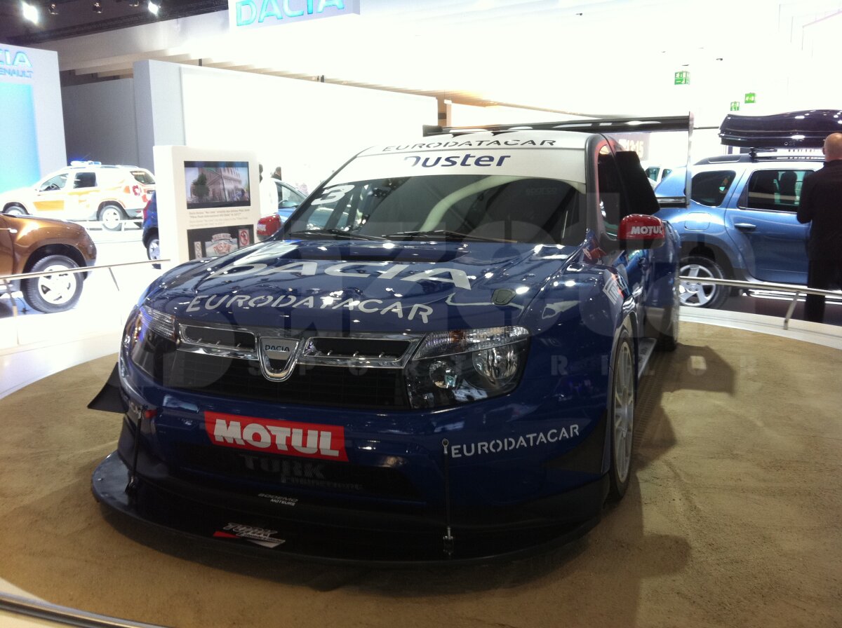 FOTO Dacia, la Salonul de la Frankfurt are un Duster de curse şi unul pregătit pentru pompieri. În 2012 vine cu două modele NOI