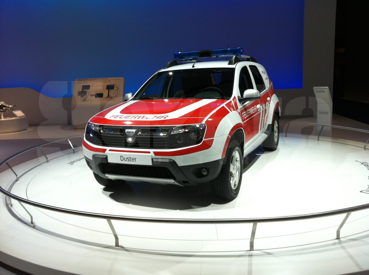 FOTO Dacia, la Salonul de la Frankfurt are un Duster de curse şi unul pregătit pentru pompieri. În 2012 vine cu două modele NOI