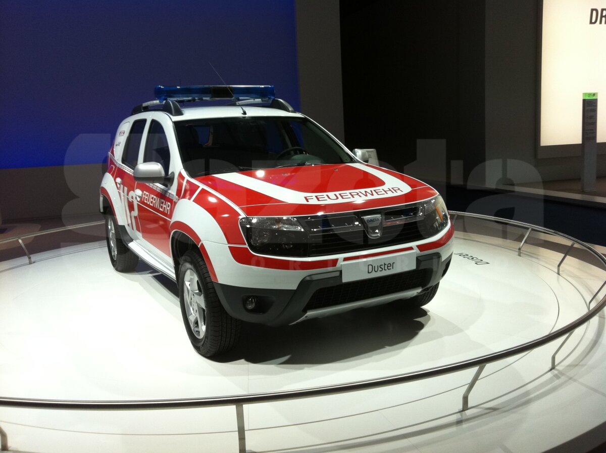 FOTO Dacia, la Salonul de la Frankfurt are un Duster de curse şi unul pregătit pentru pompieri. În 2012 vine cu două modele NOI