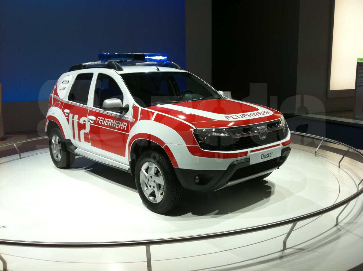 FOTO Dacia, la Salonul de la Frankfurt are un Duster de curse şi unul pregătit pentru pompieri. În 2012 vine cu două modele NOI