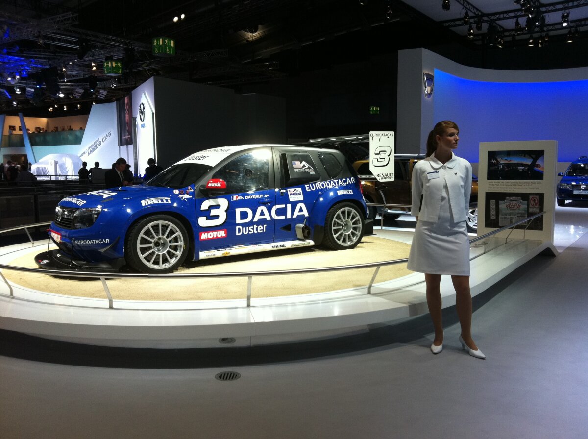FOTO Dacia, la Salonul de la Frankfurt are un Duster de curse şi unul pregătit pentru pompieri. În 2012 vine cu două modele NOI