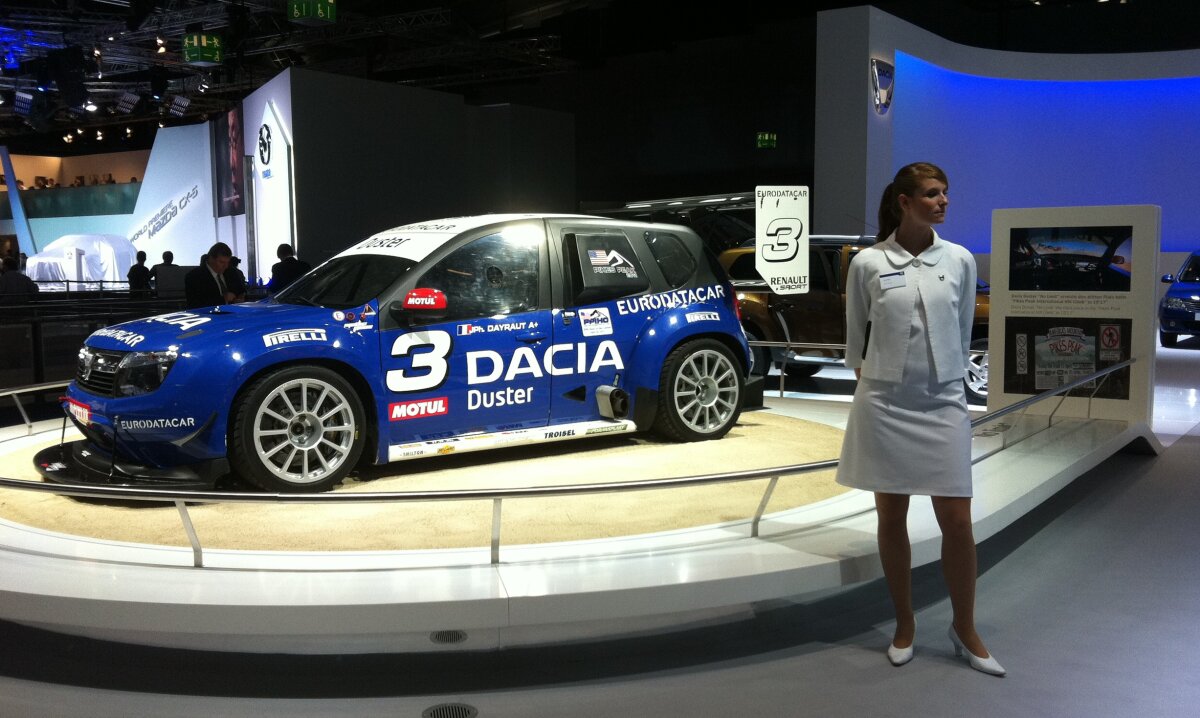 FOTO Dacia, la Salonul de la Frankfurt are un Duster de curse şi unul pregătit pentru pompieri. În 2012 vine cu două modele NOI