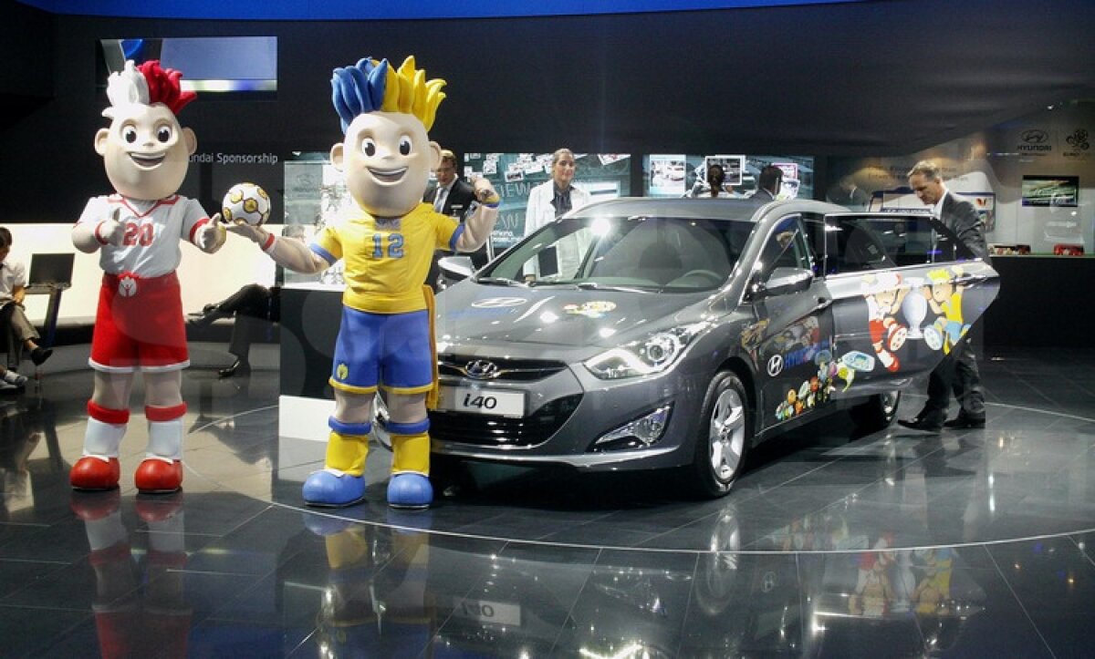 FOTO Maşinile şi asistentele au furat privirile celor de la Salonul Auto de la Frankfurt