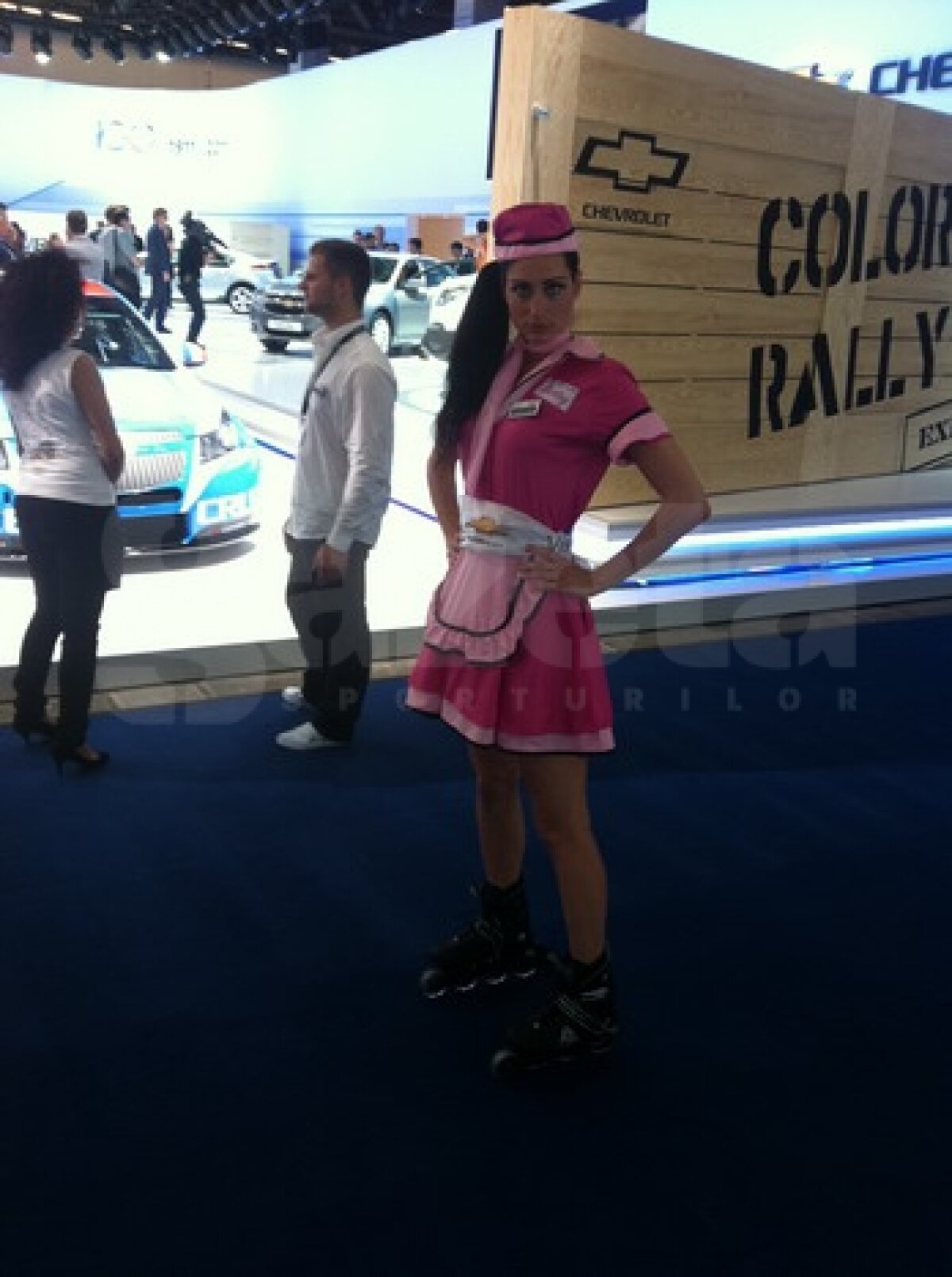 FOTO Maşinile şi asistentele au furat privirile celor de la Salonul Auto de la Frankfurt