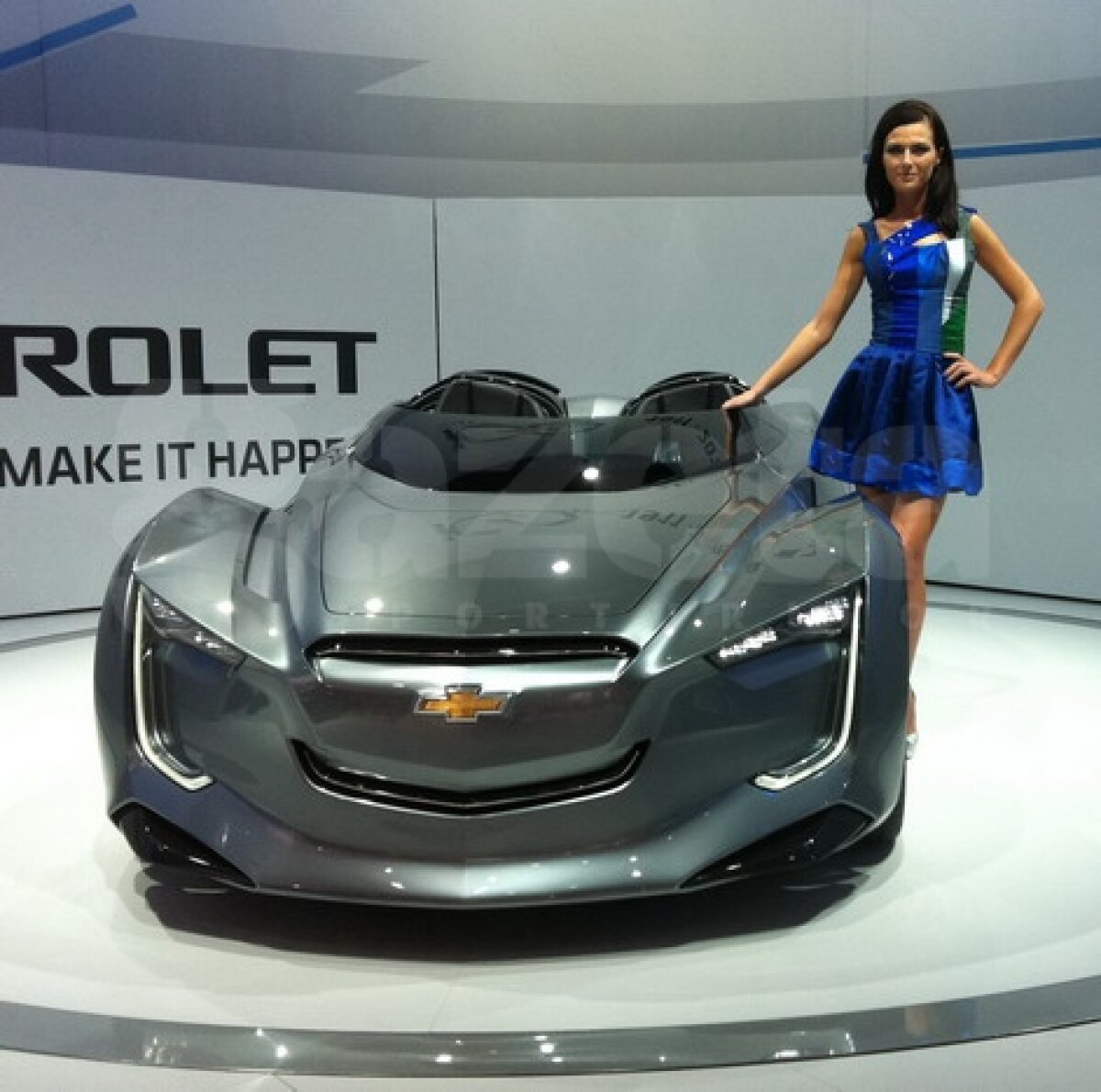 FOTO Maşinile şi asistentele au furat privirile celor de la Salonul Auto de la Frankfurt