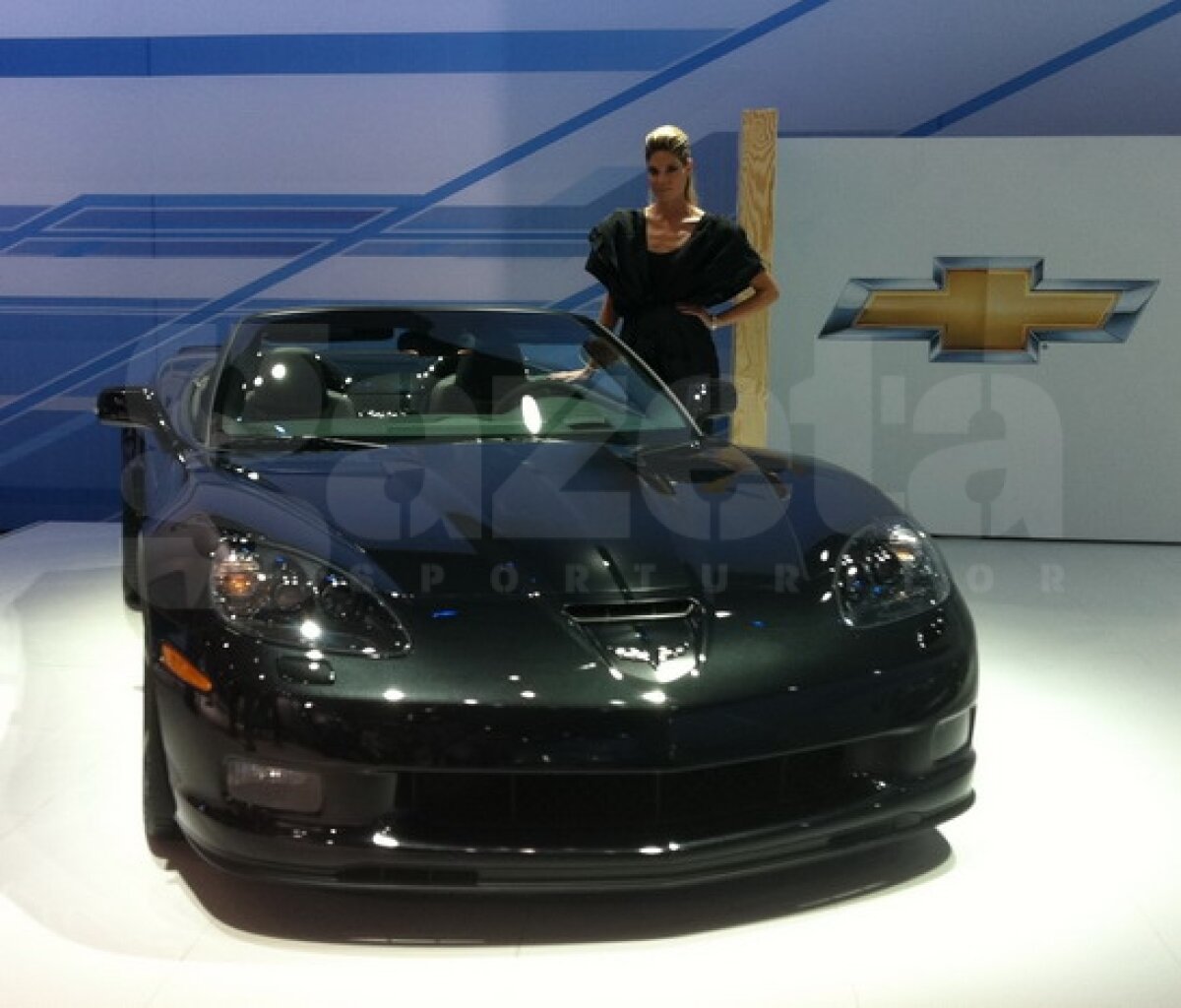 FOTO Maşinile şi asistentele au furat privirile celor de la Salonul Auto de la Frankfurt