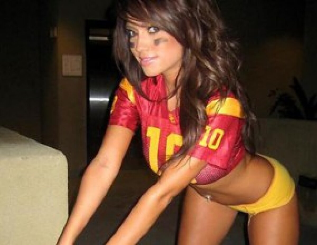 FOTO Admiratoarele fotbalului american s-au încins la un pictorial foto!