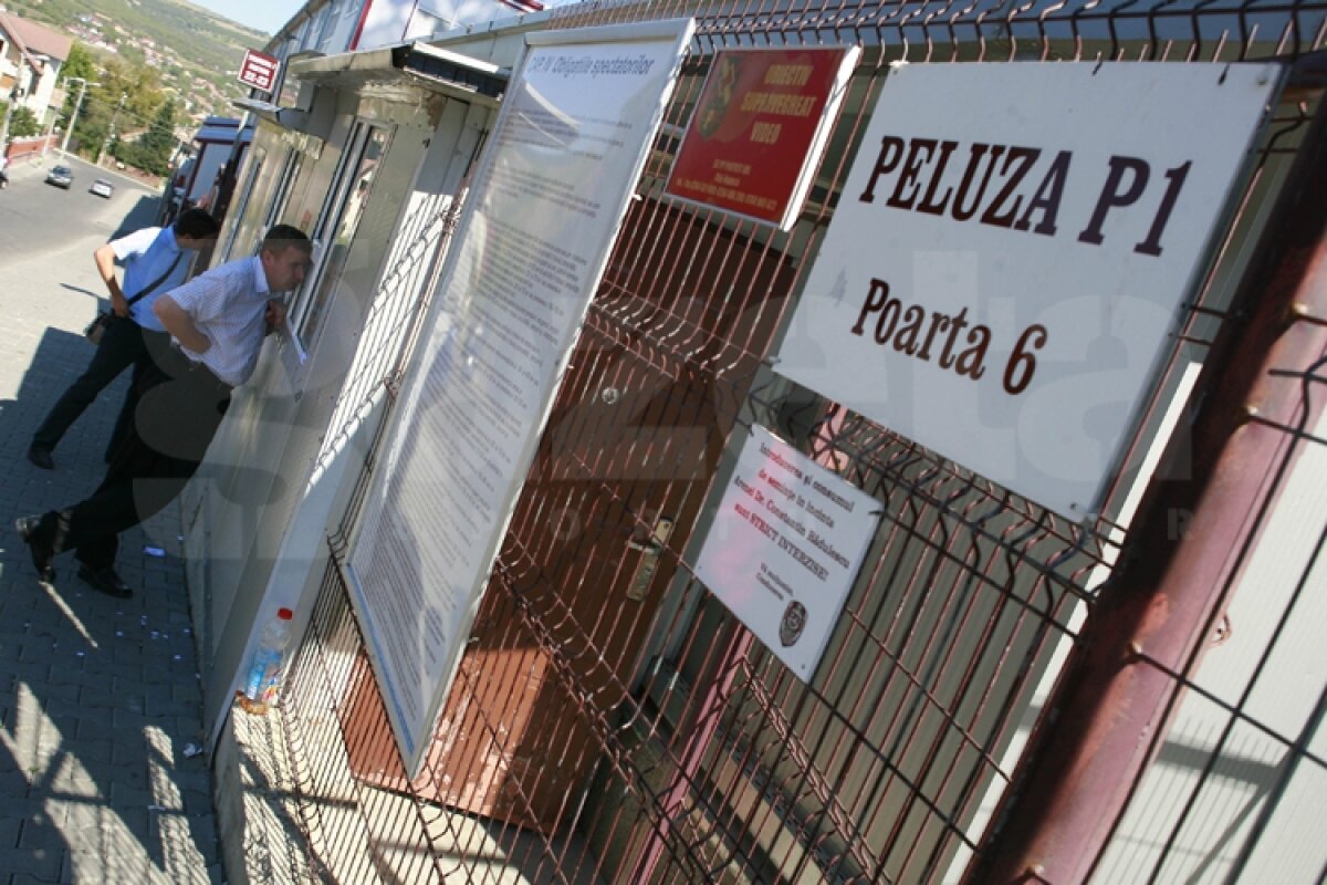 FOTO » Dimineaţă mai erau 8.000 de bilete pentru Steaua-Schalke. La Cluj a început ploaia