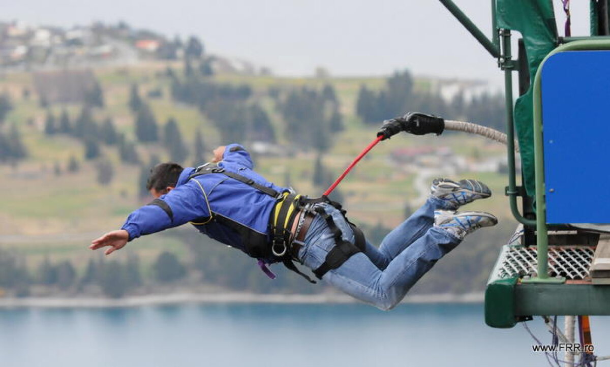 Tincu, Petre şi Dumitraş au făcut bungee-jumping