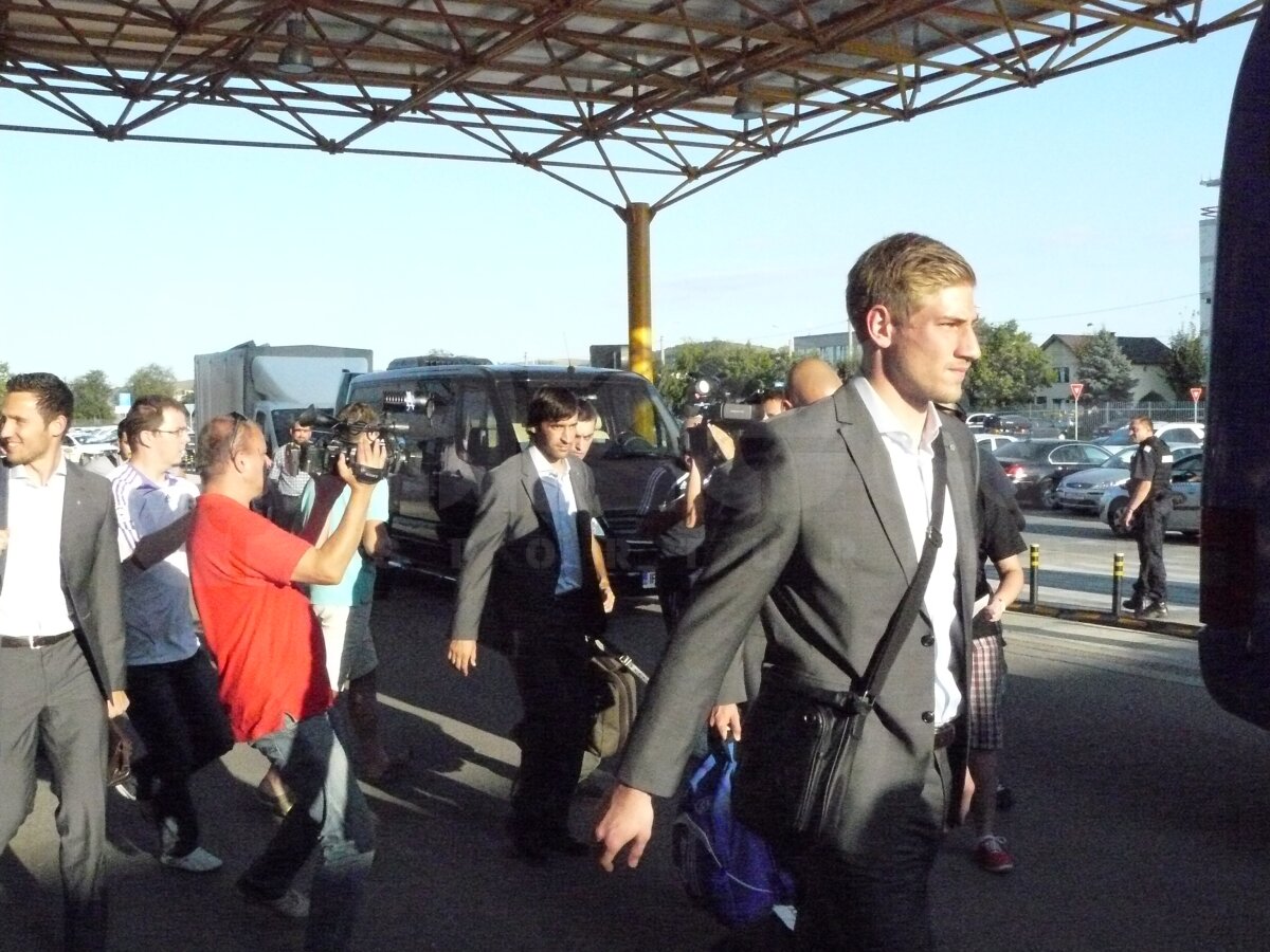 FOTO Raul-Mania la Cluj! Legenda Realului a fost asaltat de fani la sosirea în România