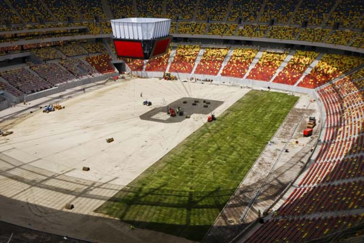 Gata! Noul gazon de pe Naţional Arena a fost montat în totalitate!