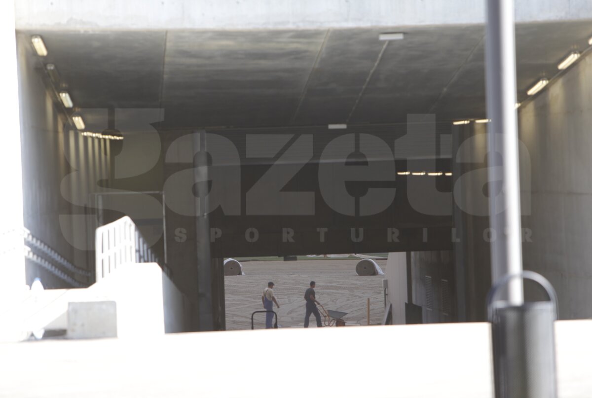 Gata! Noul gazon de pe Naţional Arena a fost montat în totalitate!