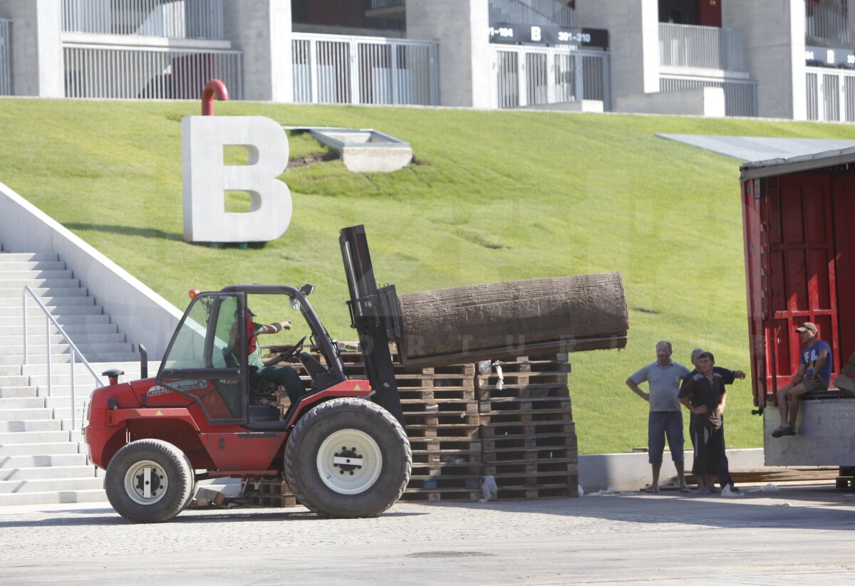 Gata! Noul gazon de pe Naţional Arena a fost montat în totalitate!