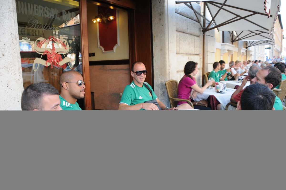 FOTO Momente vesele cu vasluienii la Vatican »» "Dulăul", ziariştii şi carabinierii :)