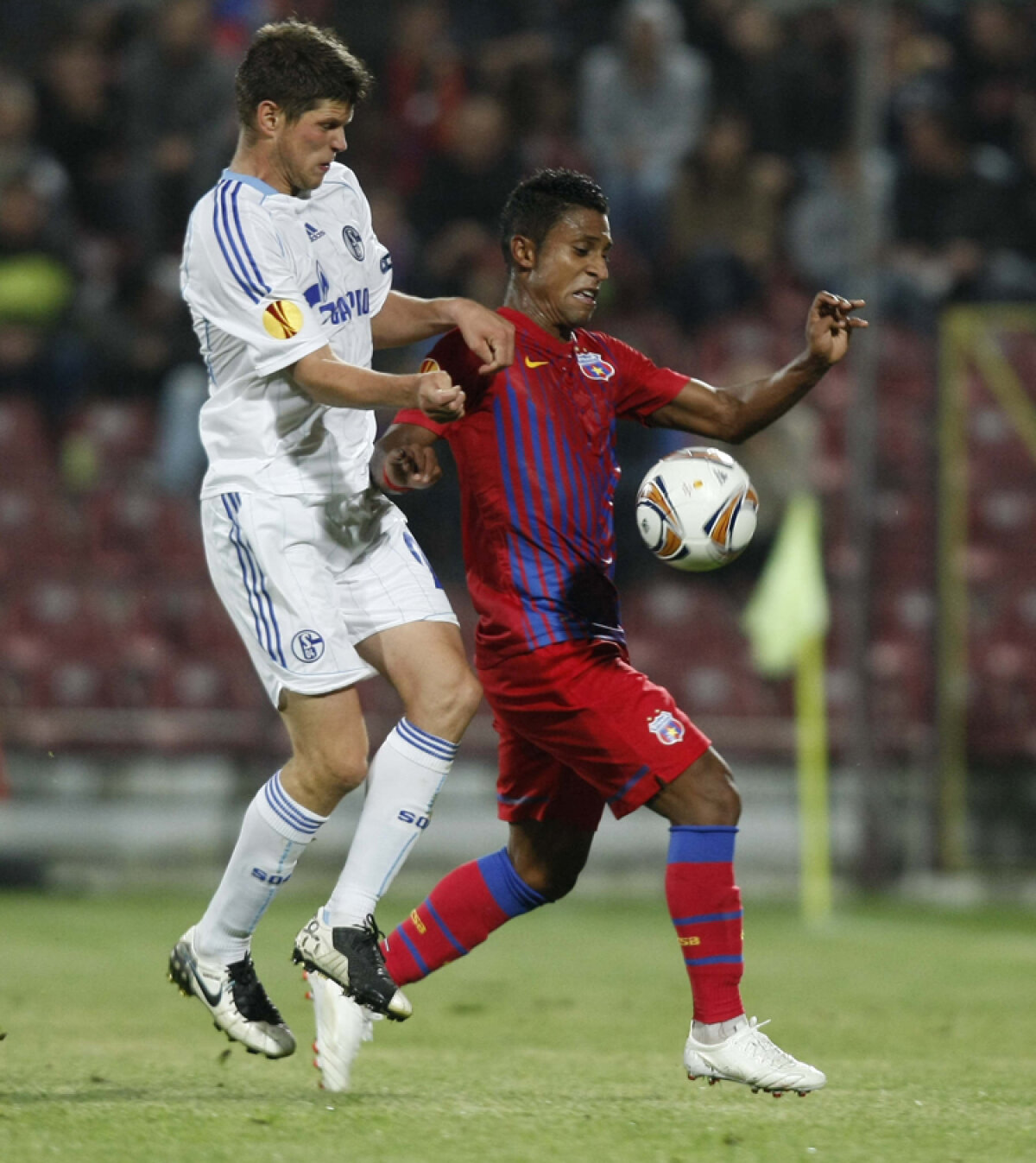 FOTO » Steaua debutează în grupe cu un egal acasă: 0-0 cu Schalke
