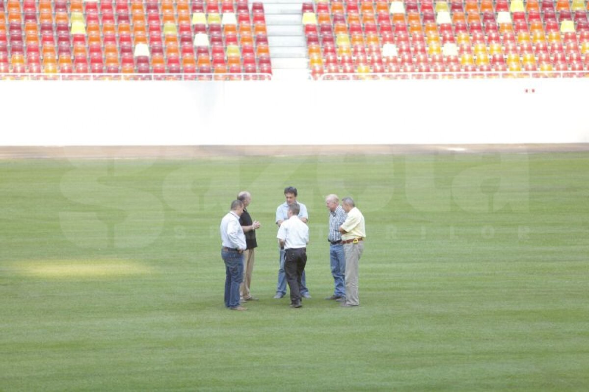 FOTO Montarea gazonului pe National Arena a decurs excelent: "Se poate juca şi mîine pe el!"