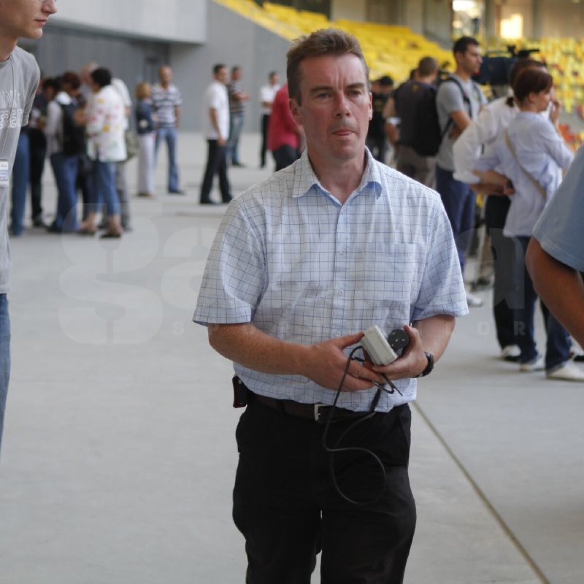 FOTO Montarea gazonului pe National Arena a decurs excelent: "Se poate juca şi mîine pe el!"