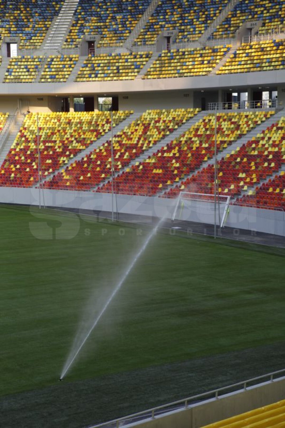 FOTO Montarea gazonului pe National Arena a decurs excelent: "Se poate juca şi mîine pe el!"