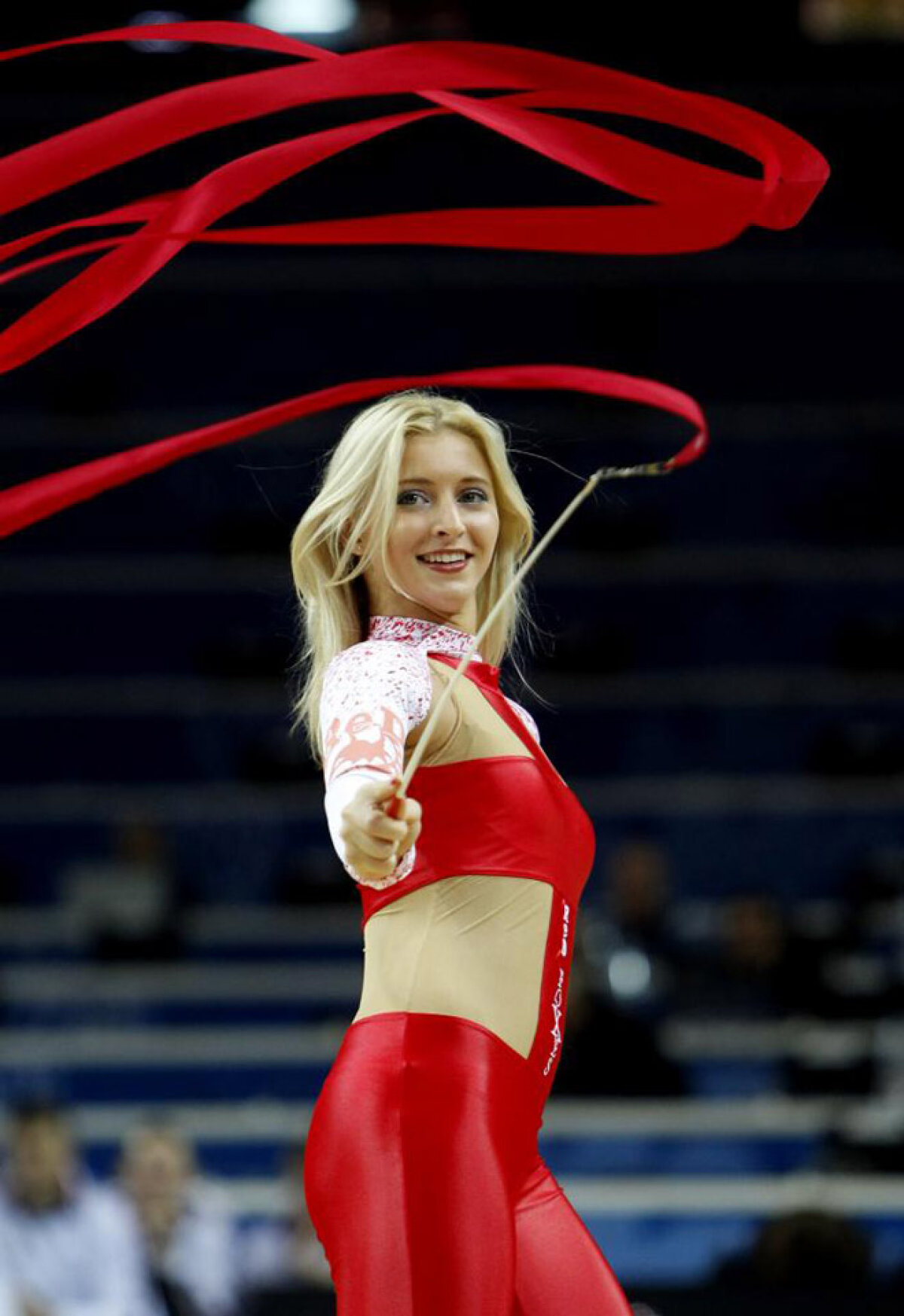 GALERIE FOTO » Ele încălzesc atmosfera la Europeanul de baschet!