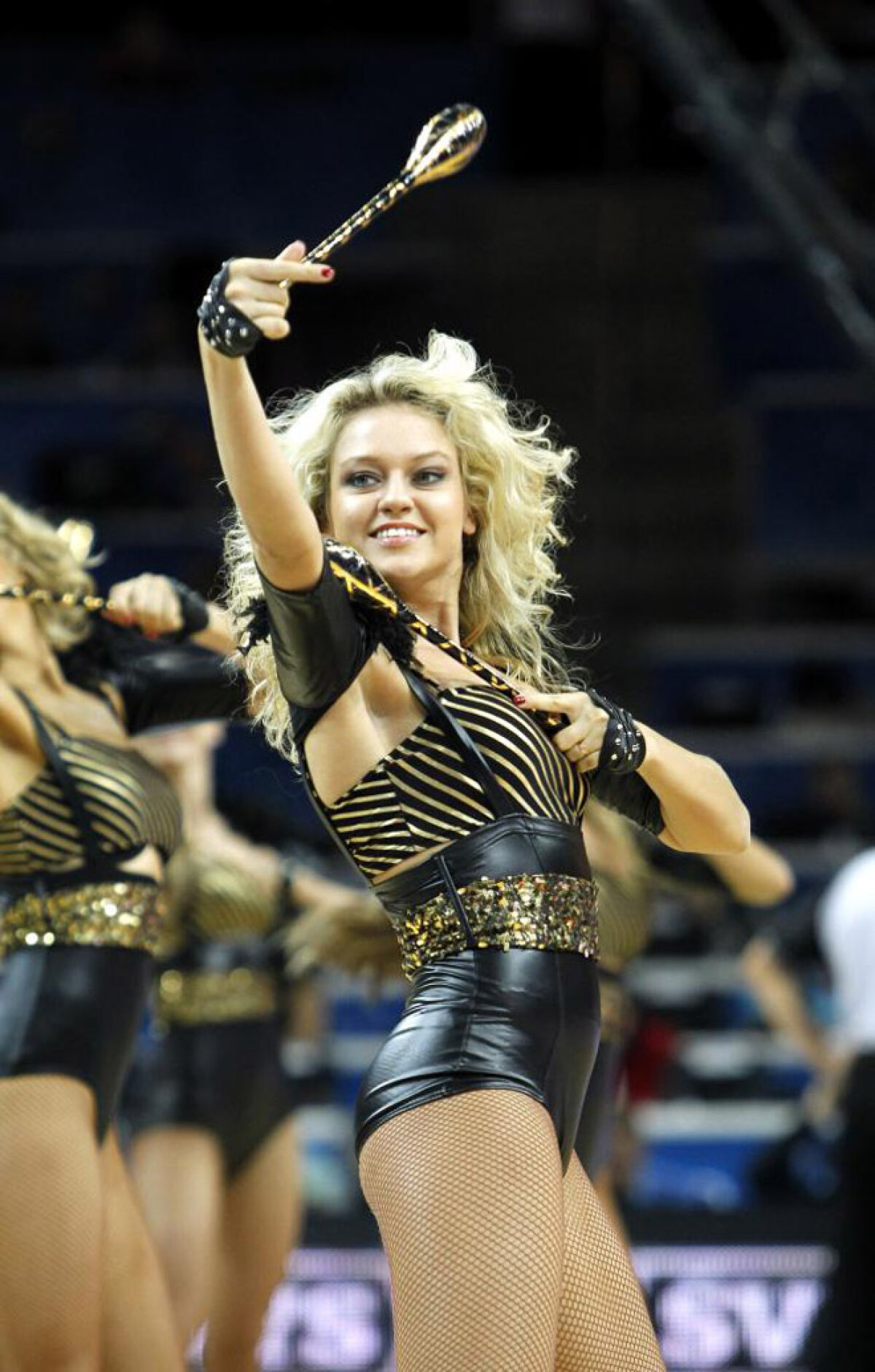 GALERIE FOTO » Ele încălzesc atmosfera la Europeanul de baschet!