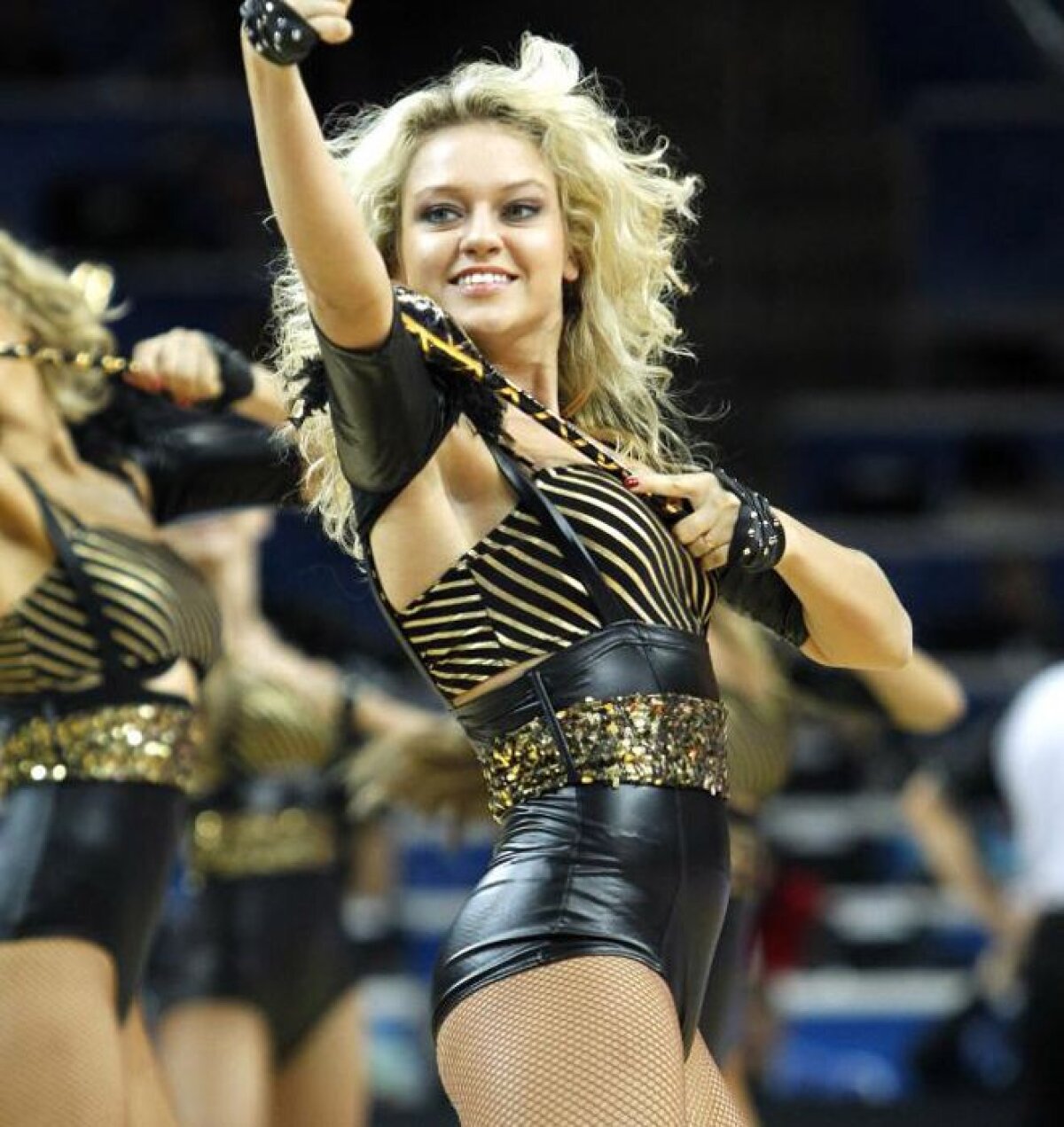 GALERIE FOTO » Ele încălzesc atmosfera la Europeanul de baschet!