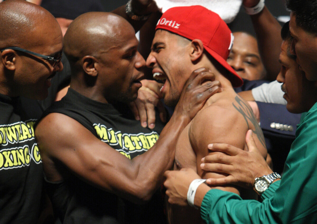 KO ucigător » Floyd Mayweather Jr a revenit cu un succes controversat şi este noul campion mondial WBC