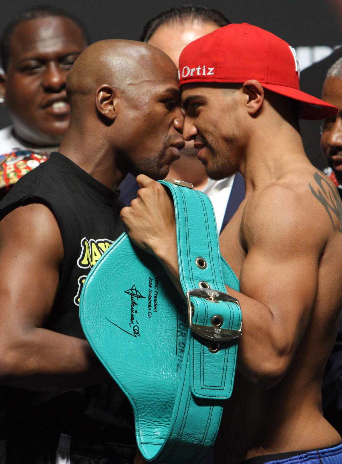 KO ucigător » Floyd Mayweather Jr a revenit cu un succes controversat şi este noul campion mondial WBC