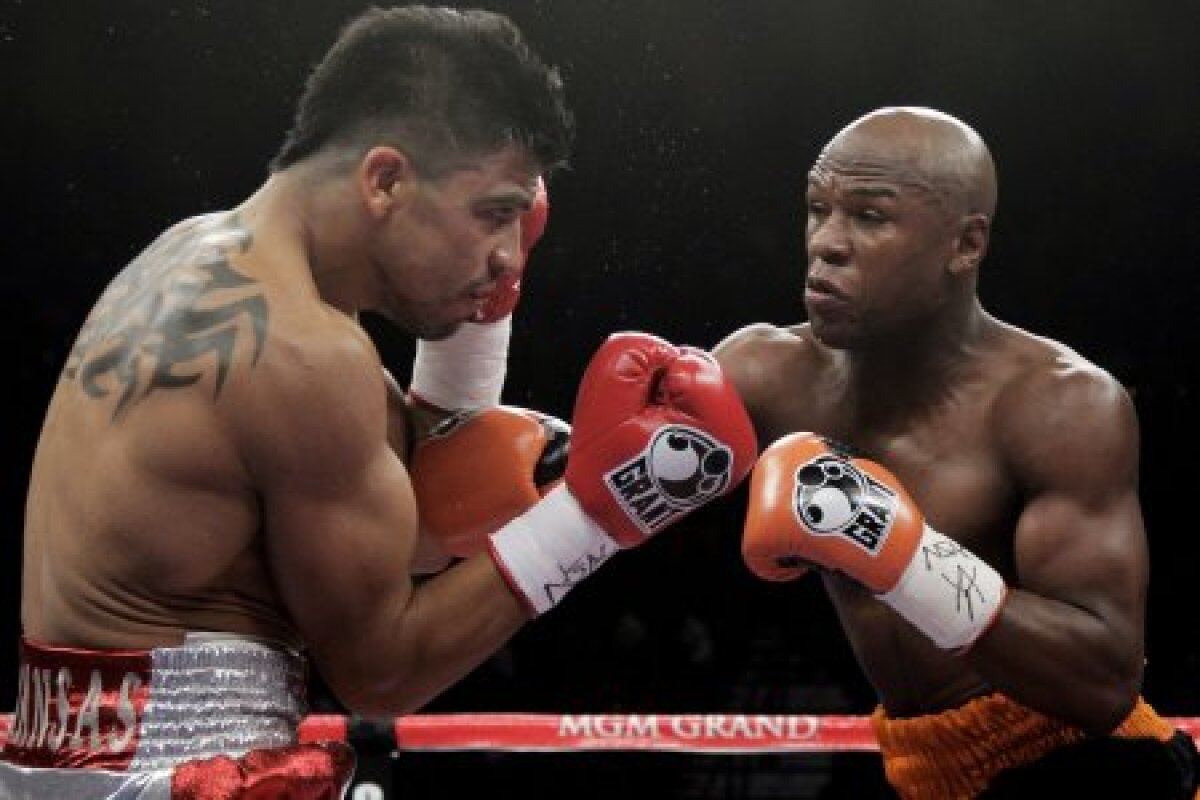 KO ucigător » Floyd Mayweather Jr a revenit cu un succes controversat şi este noul campion mondial WBC