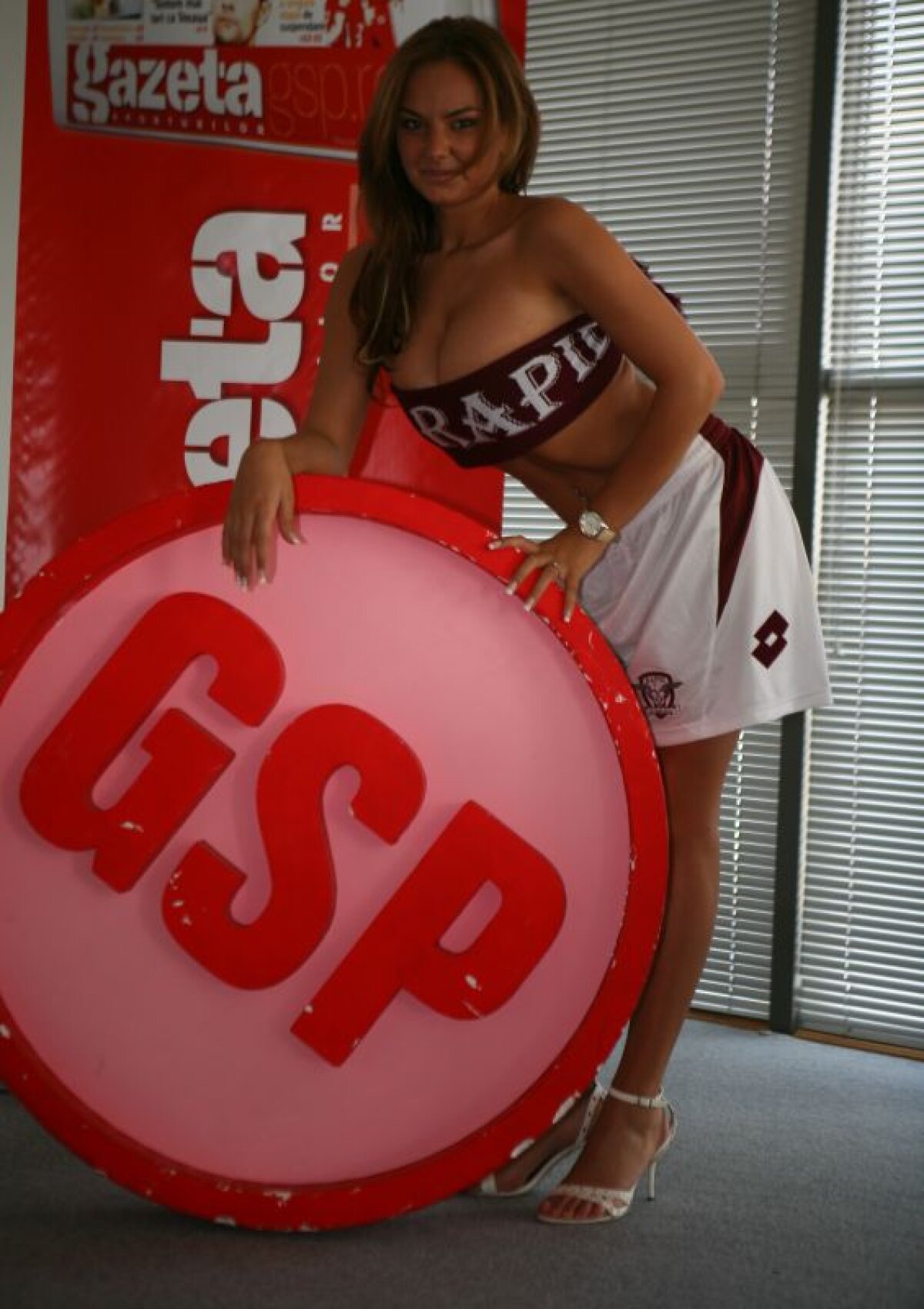 FOTO Aşa susţine "Mama Natură" Rapidul! Ştie ce se va întîmpla la derby: "Îi «arde» Pancu" ;)