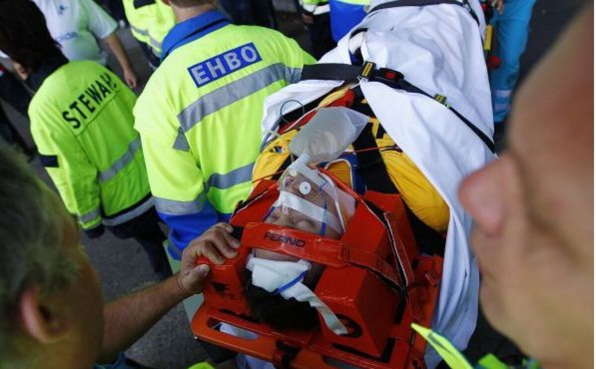 VIDEO » Portarul lui PSV a suferit o accidentare gravă la meciul cu Ajax!