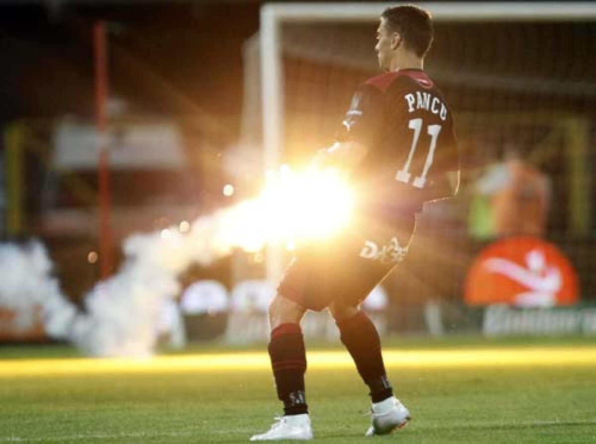 Derby la foc mărunt! » Spectacolul din tribune a fost umbrit de evacuarea galeriei dinamoviste