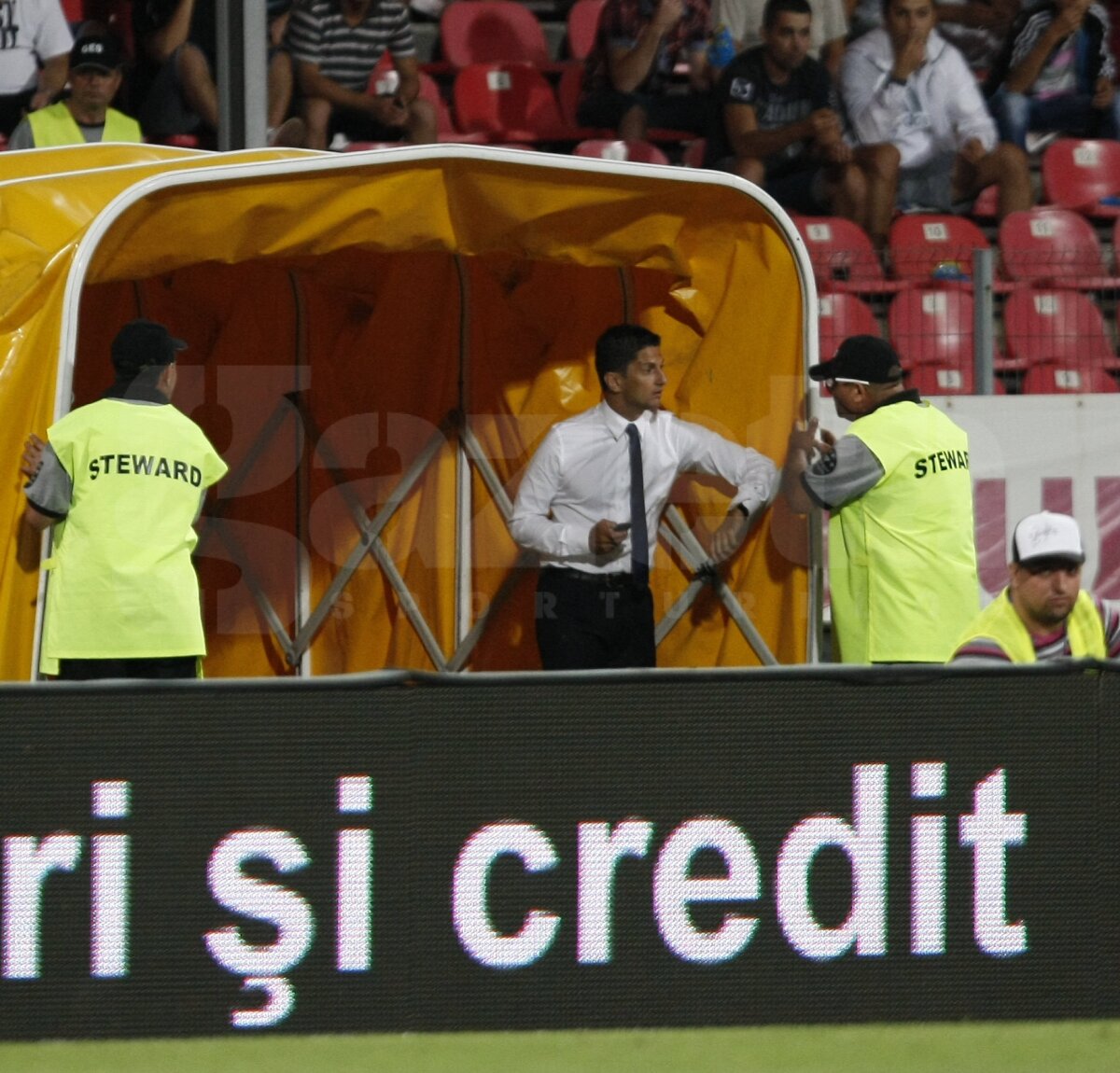 Cronica de la Dinamo-Rapid 0-0, scrisă de Cătălin Ţepelin: "Mingea e pătrată"