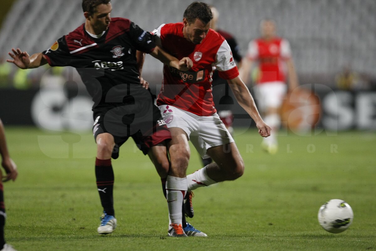 Cronica de la Dinamo-Rapid 0-0, scrisă de Cătălin Ţepelin: "Mingea e pătrată"