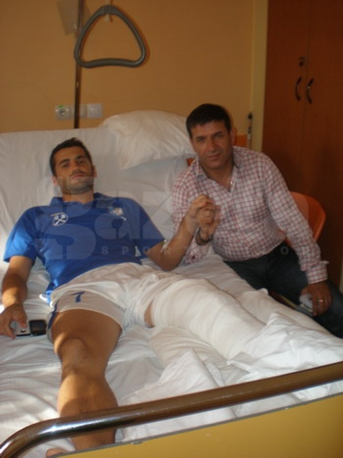 GALERIE FOTO » Băcilă zîmbeşte! Familia şi prietenii sînt "responsabili" pentru asta ;)