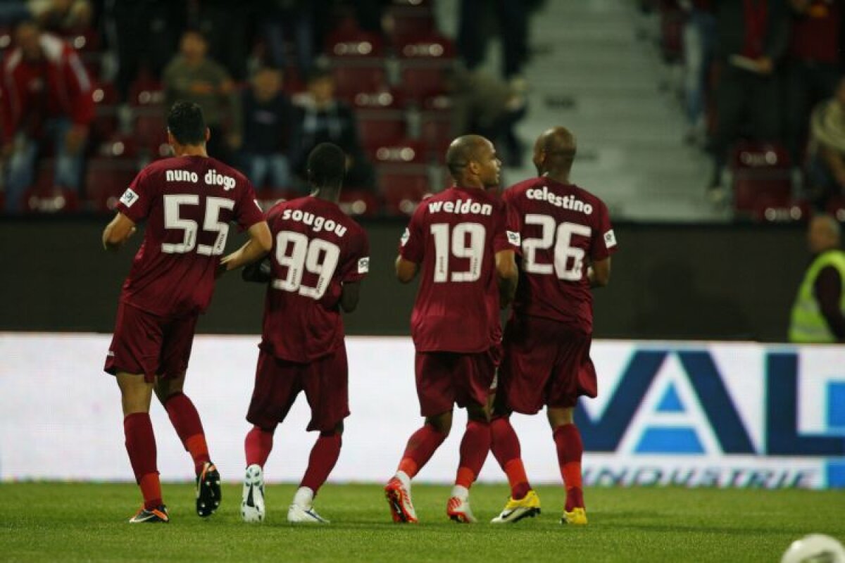 VIDEO Meci cu scandal la Cluj » CFR a învins-o pe egala lui Lazio şi e la un punct de Dinamo