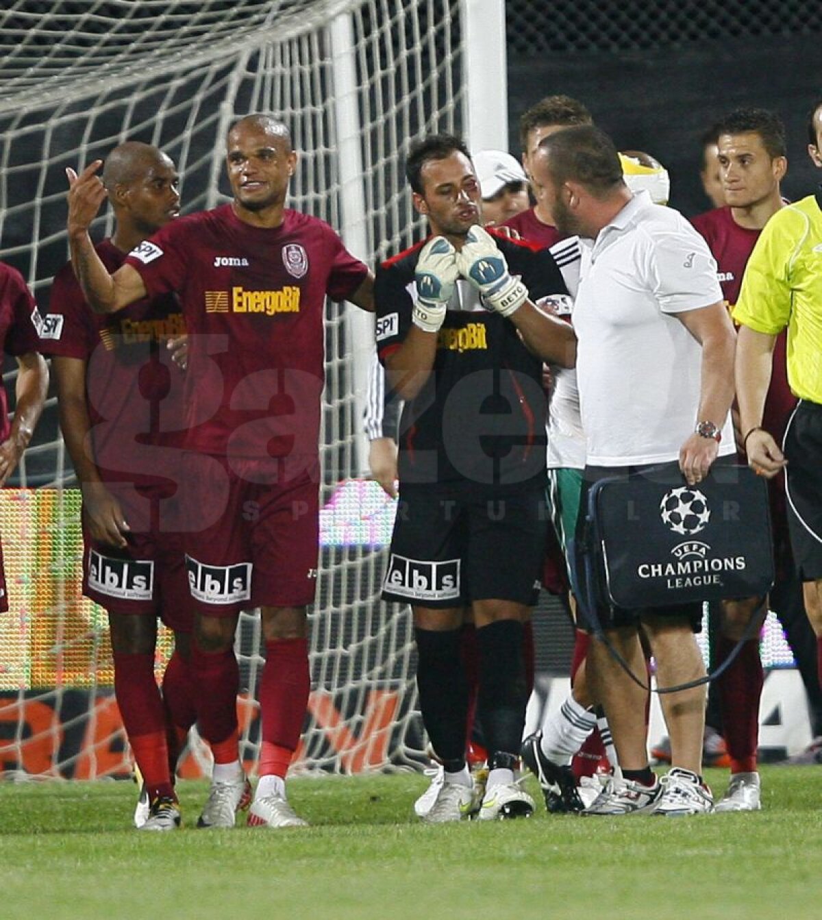 VIDEO şi FOTO Fotbal sau război? » 36 de copci pentru Beto!