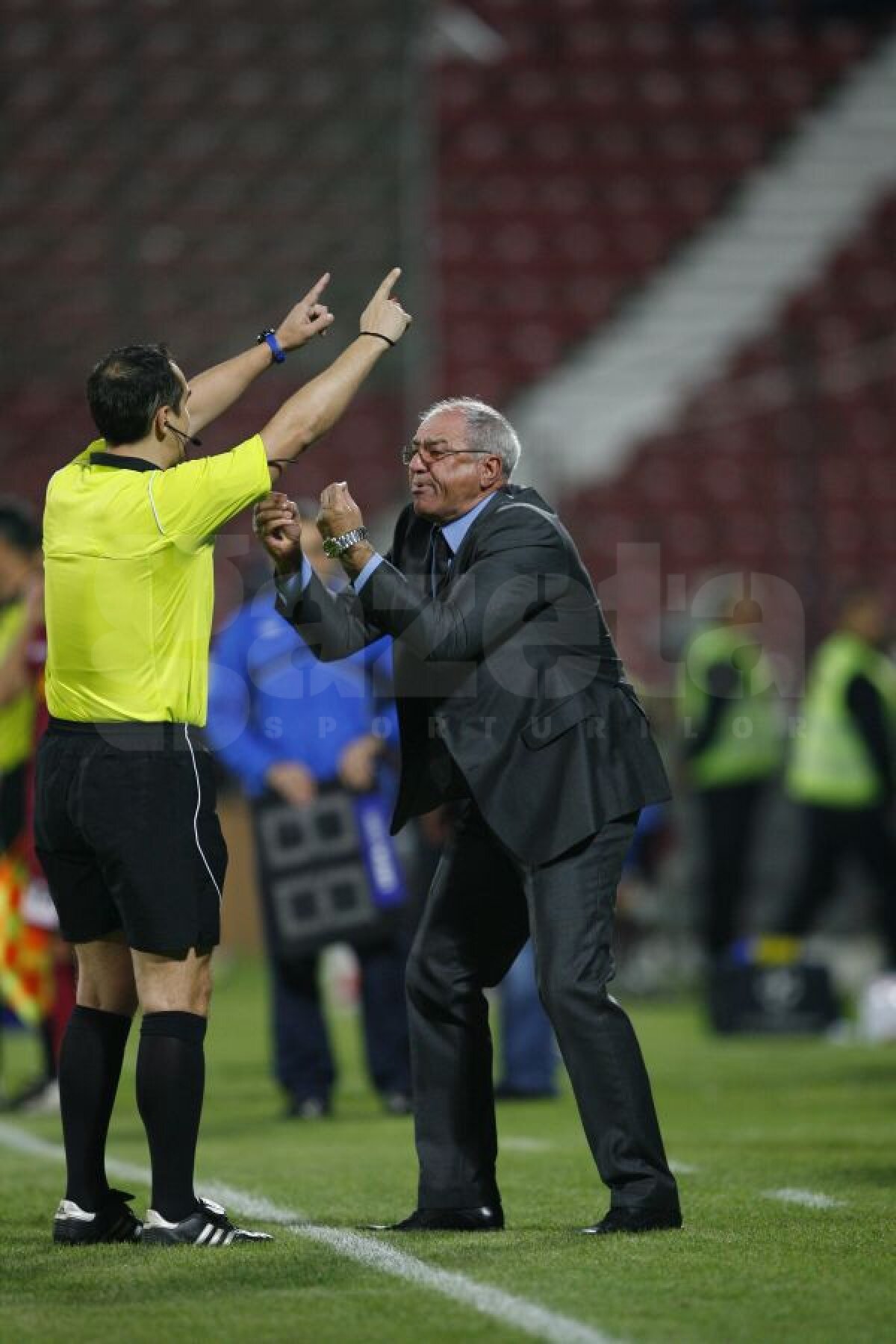 VIDEO şi FOTO Fotbal sau război? » 36 de copci pentru Beto!